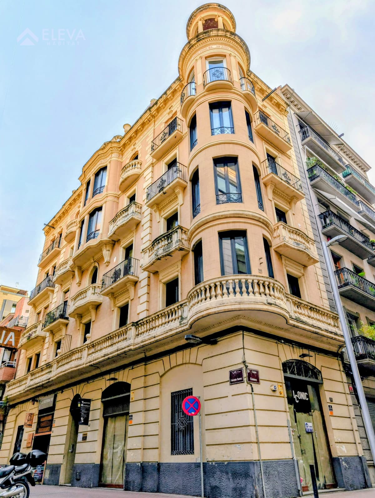 Façana exterior del {Edificio} en venda a {RAMBLA FERRAN}