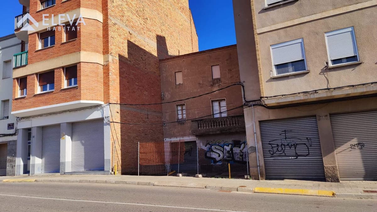 Façana exterior del {Terreno urbano} en venda a {Balafia}