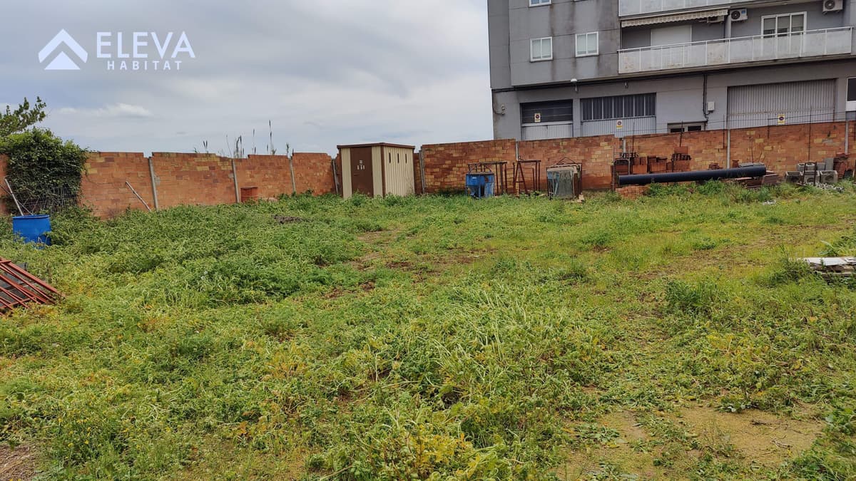 Façana exterior del {Terreno urbano} en venda a {Balafia}