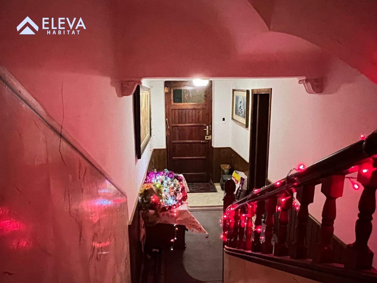 Façana exterior del {Adosado} en venda a {Cataluña}
