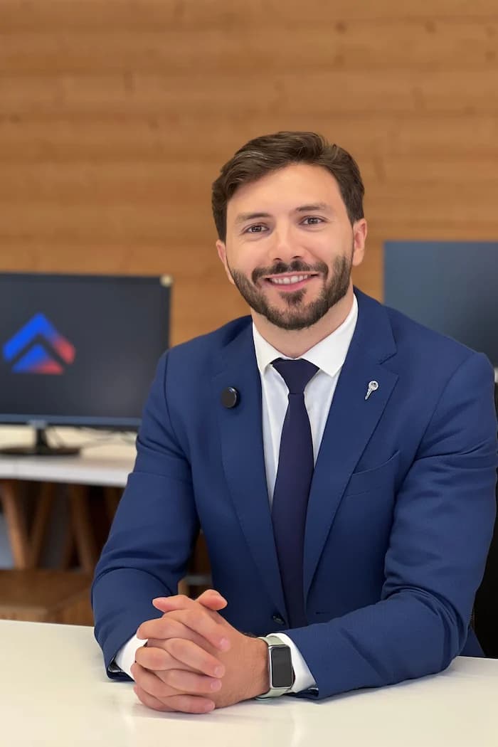 Miniatura del vídeo del fundador d'Eleva Habitat, Andrei.