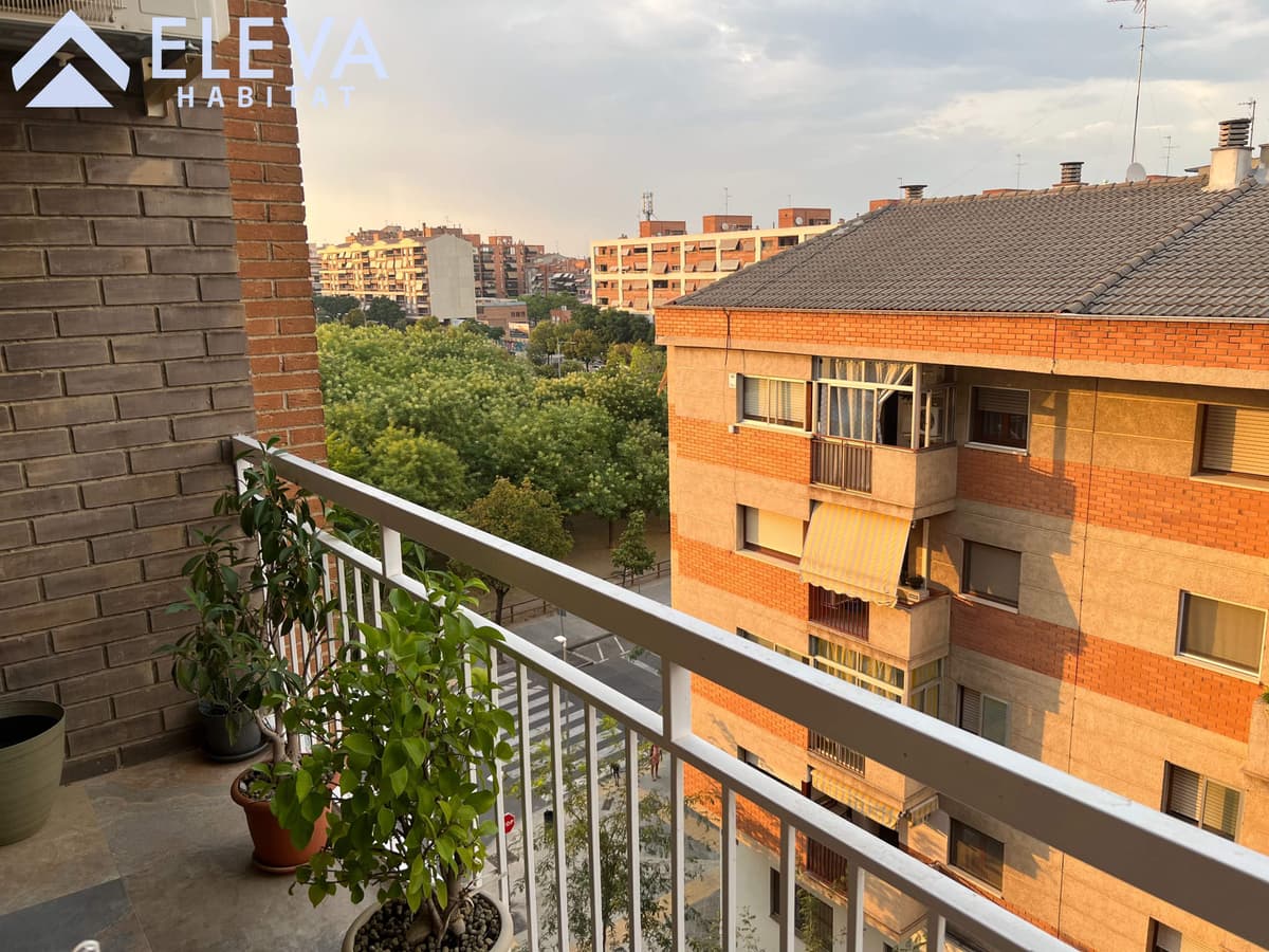 Façana exterior del {Piso} en venda a {PARDINYES}