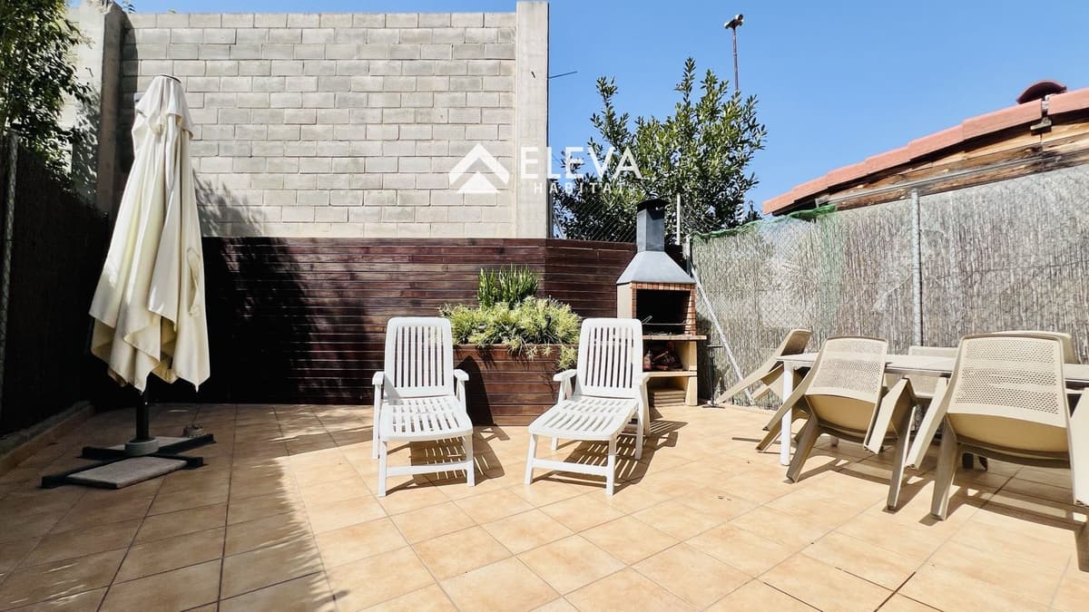 Façana exterior del {Adosados} en venda a {Lleida}