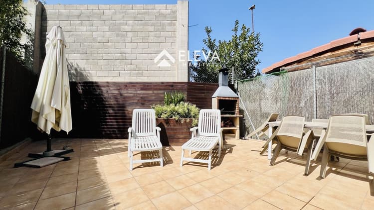 Adosado de 3 plantas con gran terraza y suite con vestidor