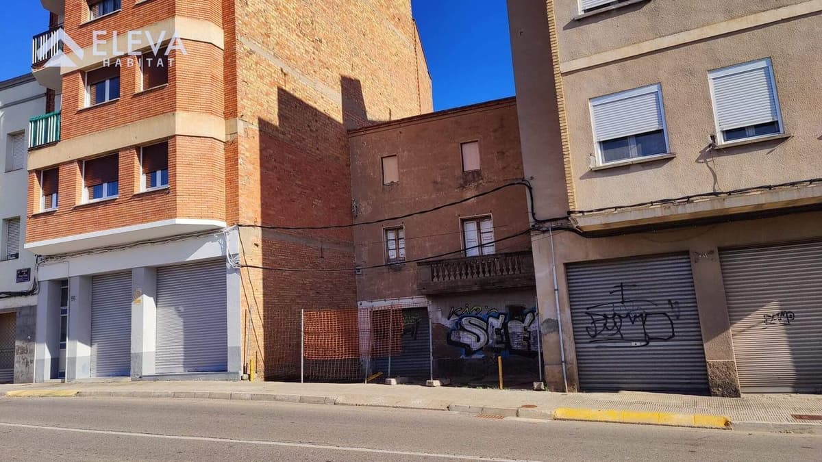 Façana exterior del {Parcelas} en venda a {Balafia}