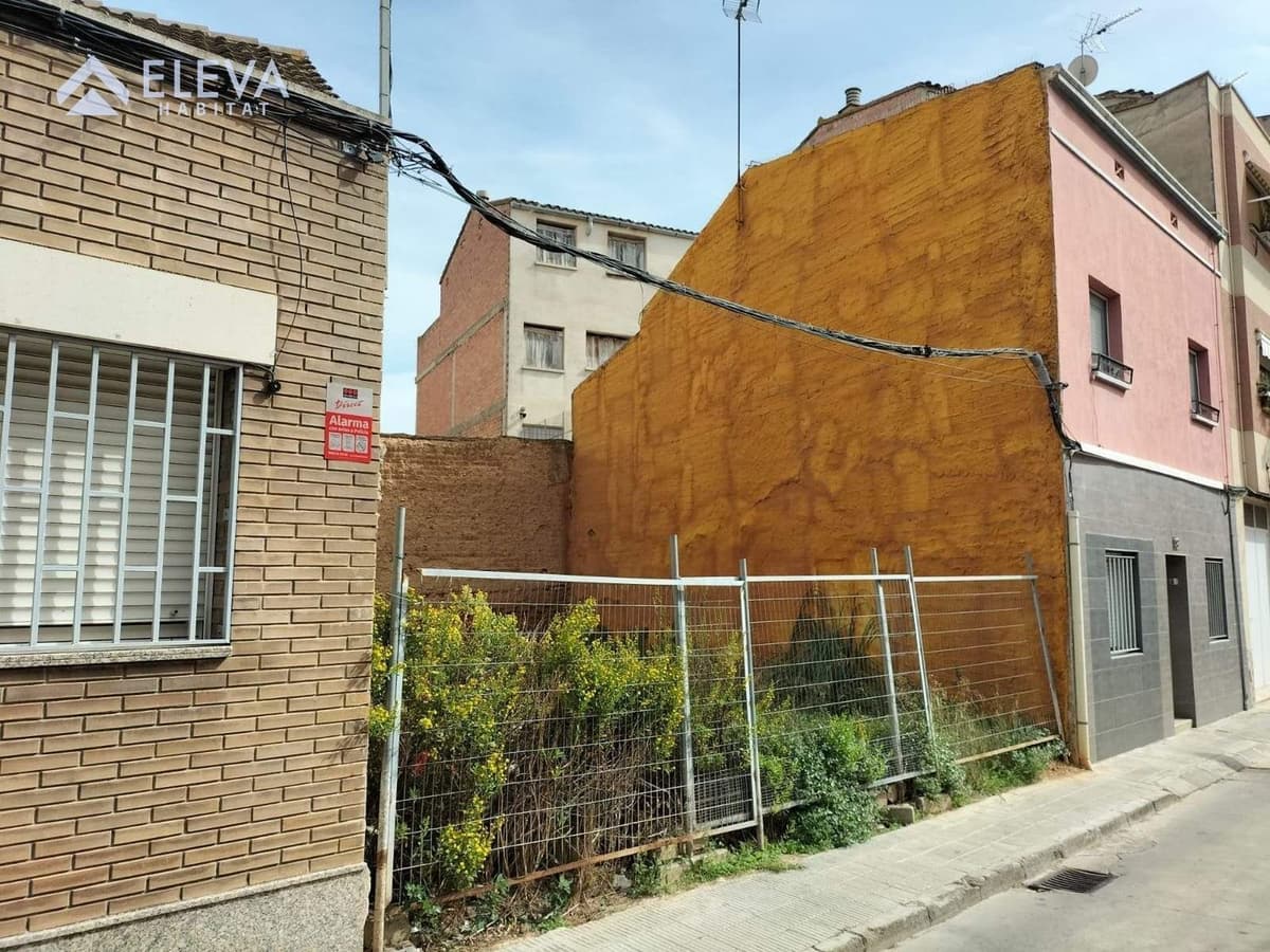 Fachada exterior del {Parcelas} en venta en {Balafia}