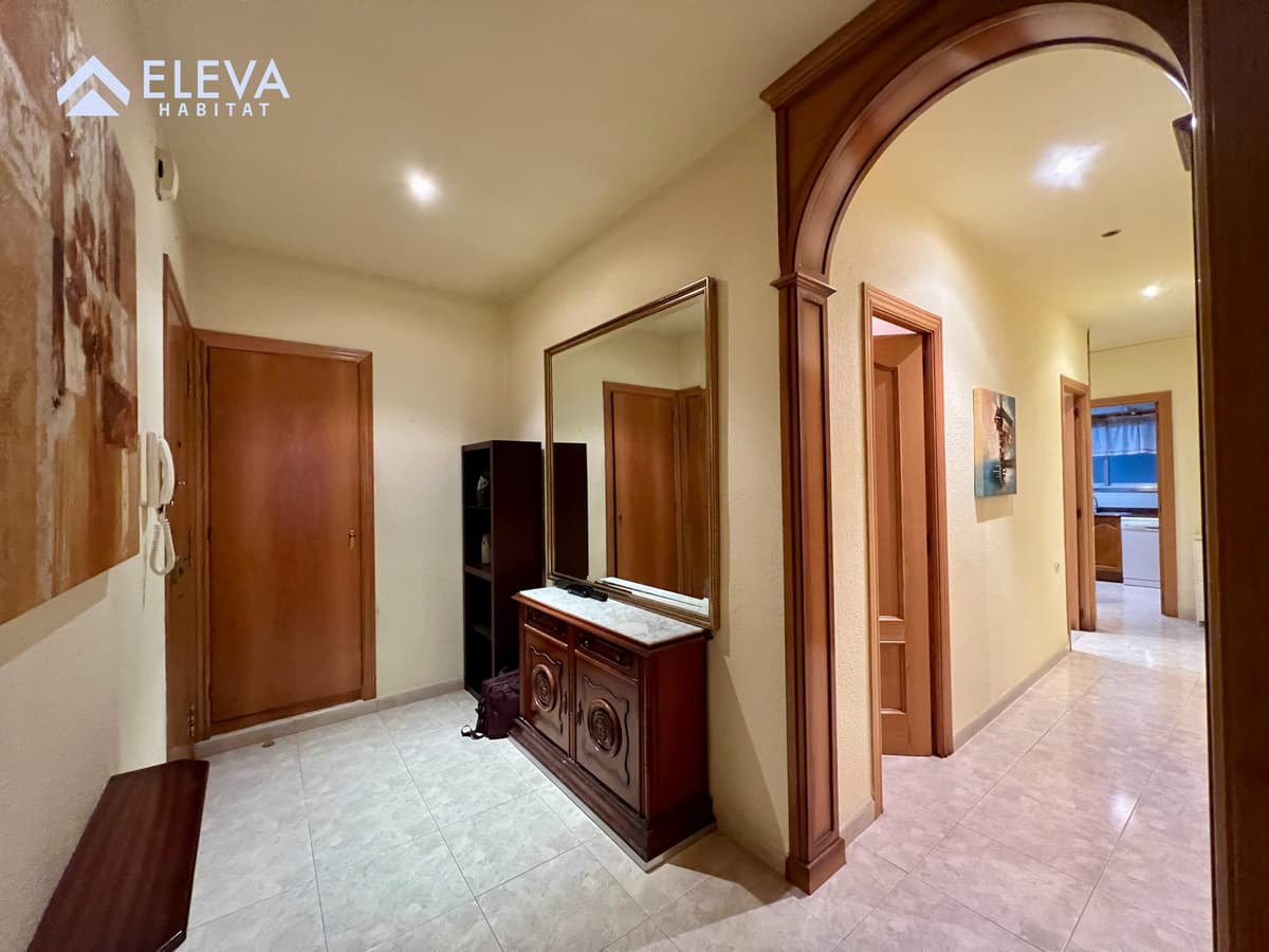 Façana exterior del {Piso} en venda a {CAPPONT}