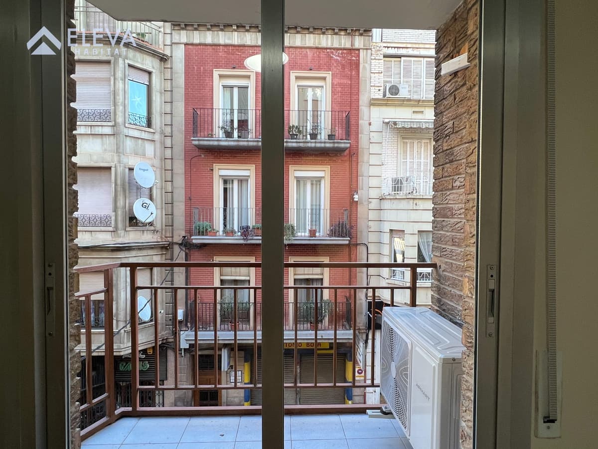 Façana exterior del {Piso} en venda a {Centre Històric}