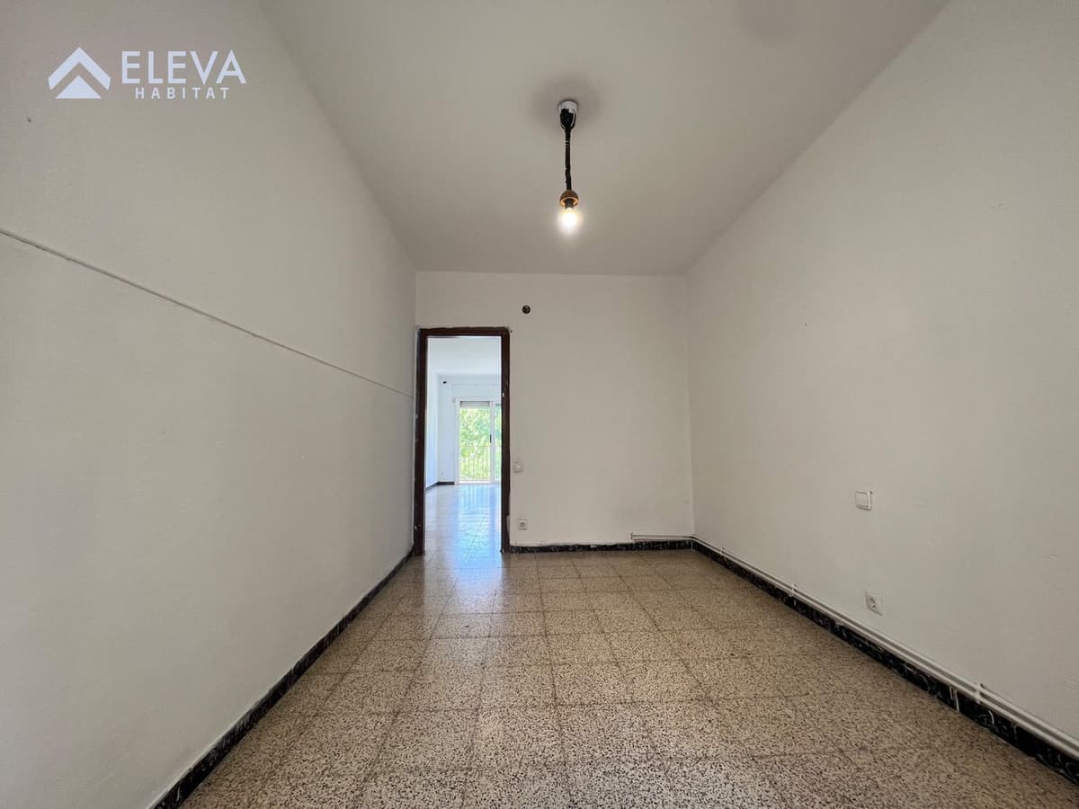 Façana exterior del {Pisos} en venda a {RECTORAT}