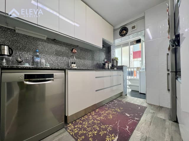 Interior del {Piso} a {Camp dEsports}